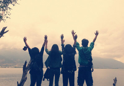 有网友翻出旧版对比——每日大赛官网，关于直播时间的说法 - 越往下越离谱！现在的问题是：到底谁在改